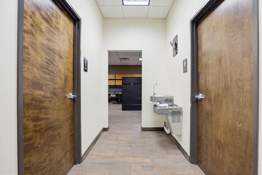 More Photos Of 11550 N North Loop Rd, San Antonio Warehouse For Sale