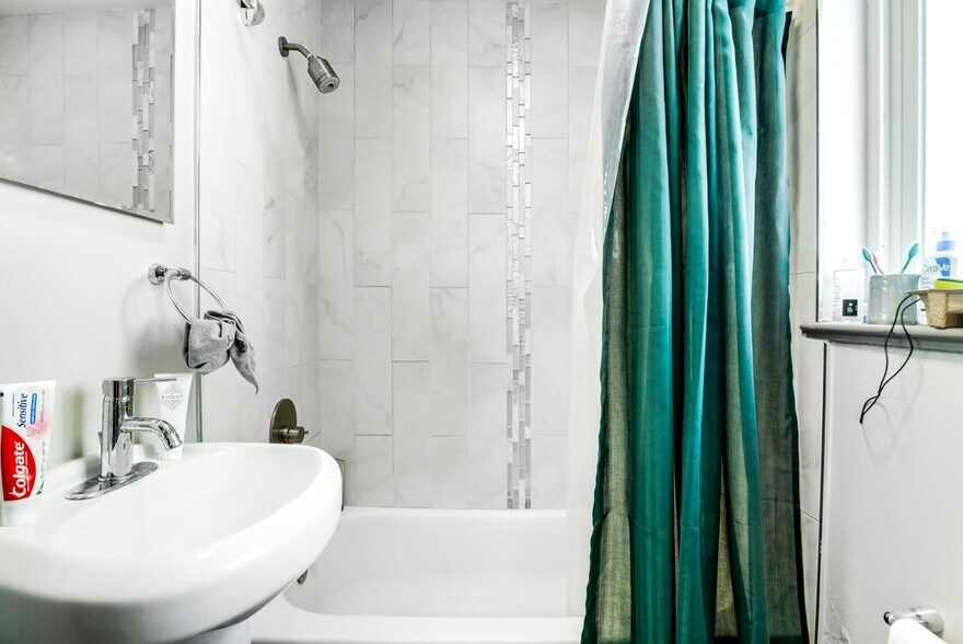 More Photos Of 204 W Ellsworth Ave, Denver Apartments For Sale