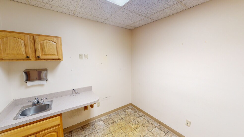 More Photos Of 7000 South Ave, Youngstown Office For Lease