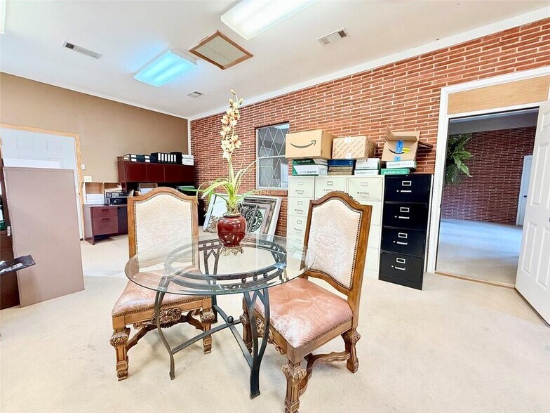 More Photos Of 2802 W Main St, Russellville Office For Sale