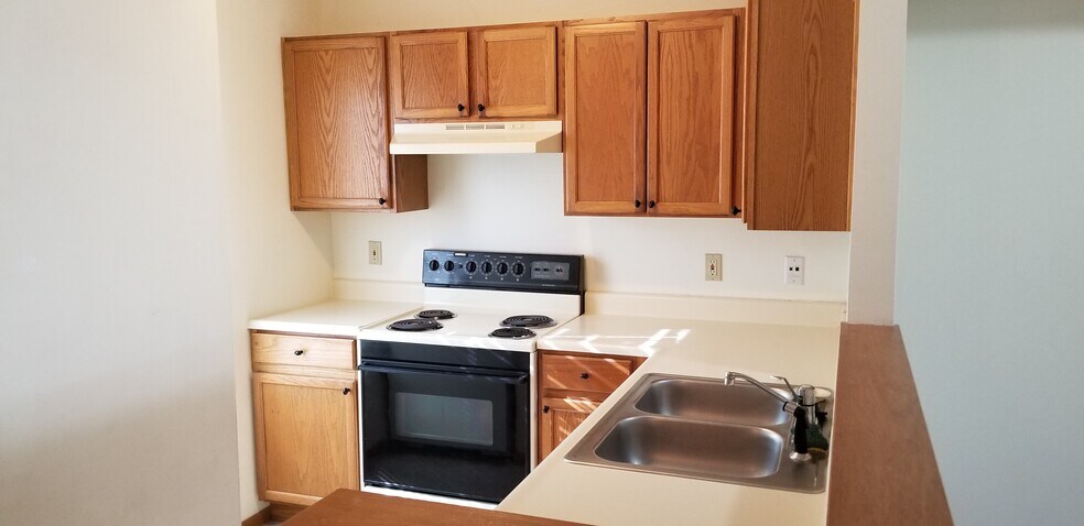 More Photos Of 2200-2271 Deerfield Crossing Dr, Piqua Apartments For Sale
