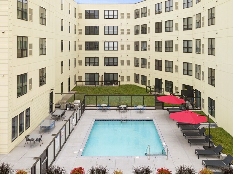 More Photos Of 2410 University Ave W, Saint Paul Apartments For Lease