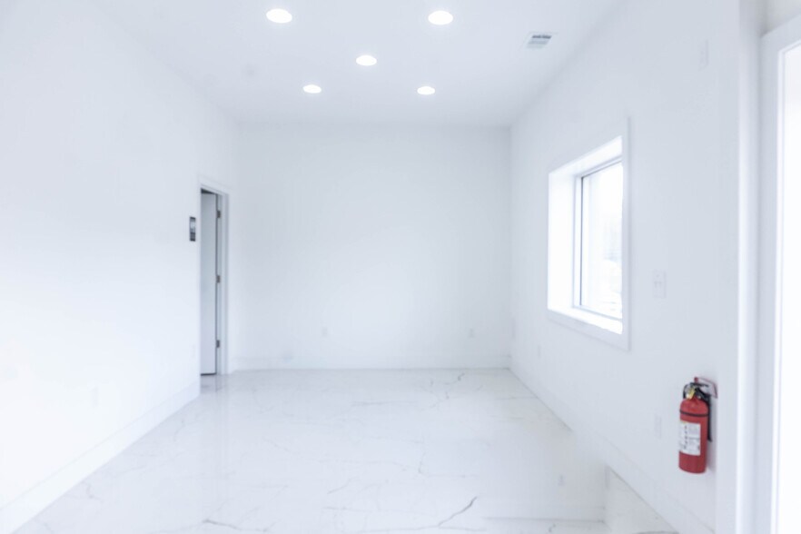 More Photos Of 122 Atando Ave, Charlotte Service For Lease