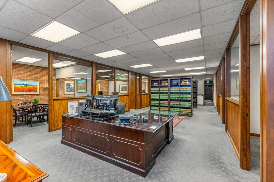 More Photos Of 387 Court St NE, Salem Office For Sale