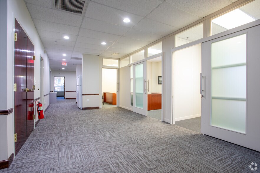 More Photos Of 308 W Rosemary St, Chapel Hill Office For Sale