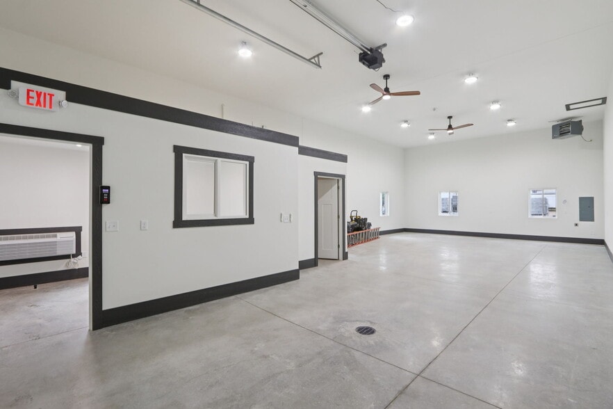 More Photos Of 407 Wengel dr, Reedsburg Light Manufacturing For Sale