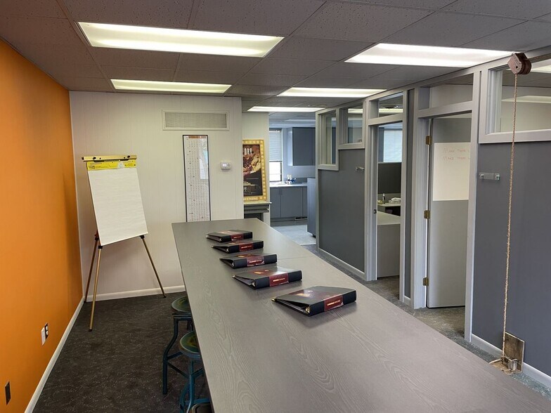 More Photos Of 816 S Hamilton St, Saginaw Office For Sale