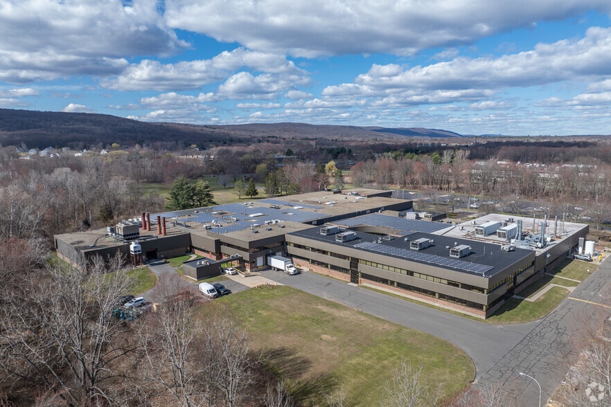 More Photos Of 350 Knotter Dr, Cheshire Research And Development For Lease