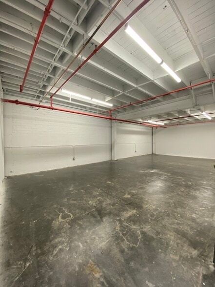 More Photos Of 901 E 31st St, Los Angeles Manufacturing For Lease