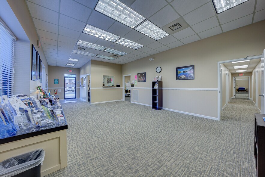 More Photos Of 5335 Peters Creek Rd, Roanoke Office For Sale
