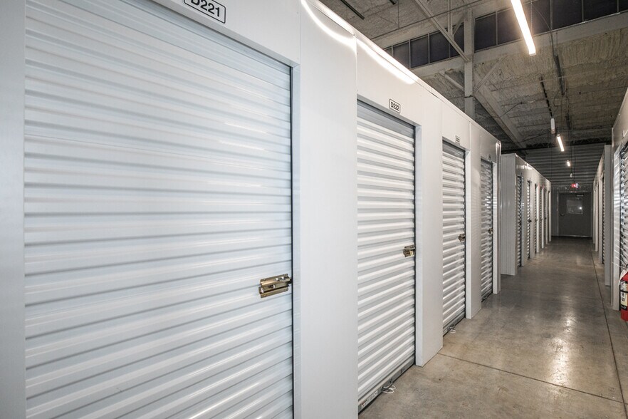 More Photos Of 1699 Airways Blvd, Memphis Self Storage For Sale