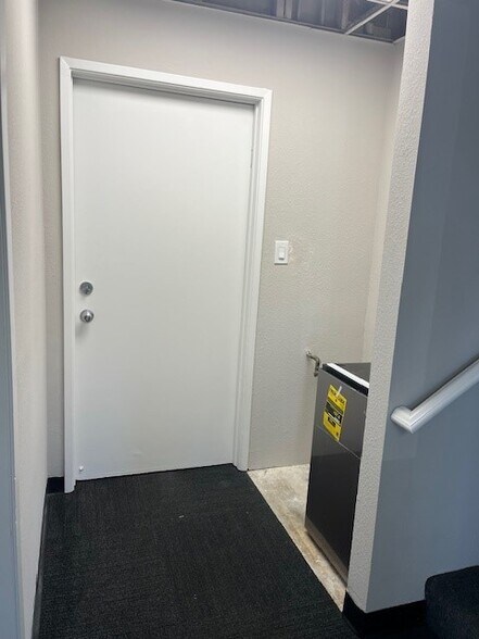 More Photos Of 1231-1241 E Warner Ave, Santa Ana Distribution For Lease