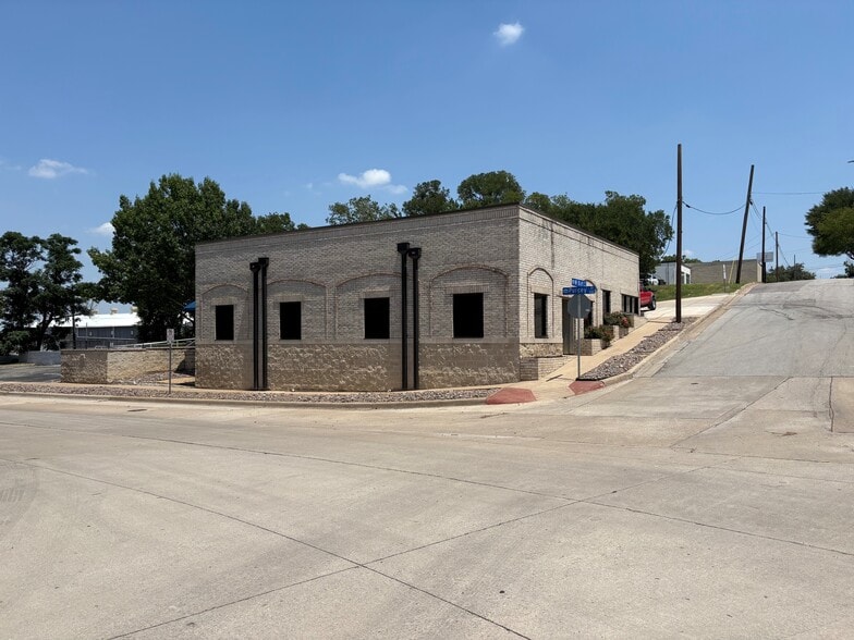 More Photos Of 320 Purcey St, Fort Worth Office For Sale