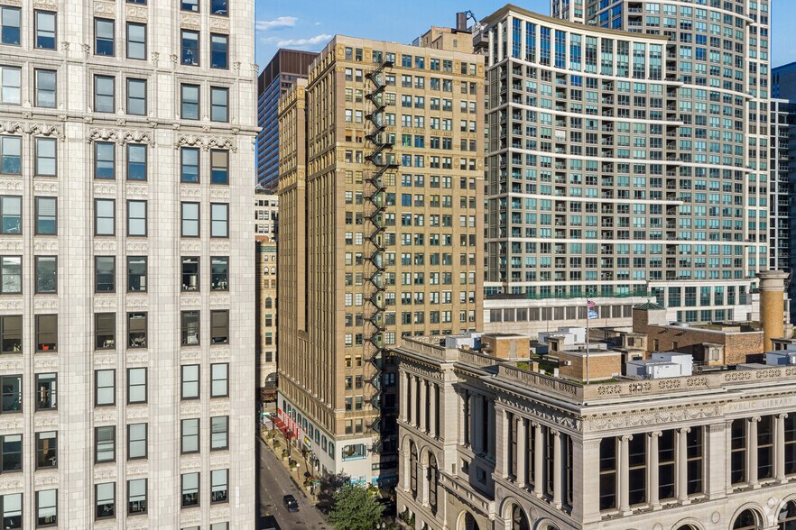 More Photos Of 111 N Wabash Ave, Chicago Office For Sale