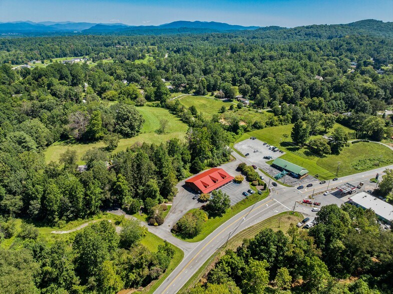 More Photos Of 271 Old Barn Rd, Hendersonville Medical For Sale
