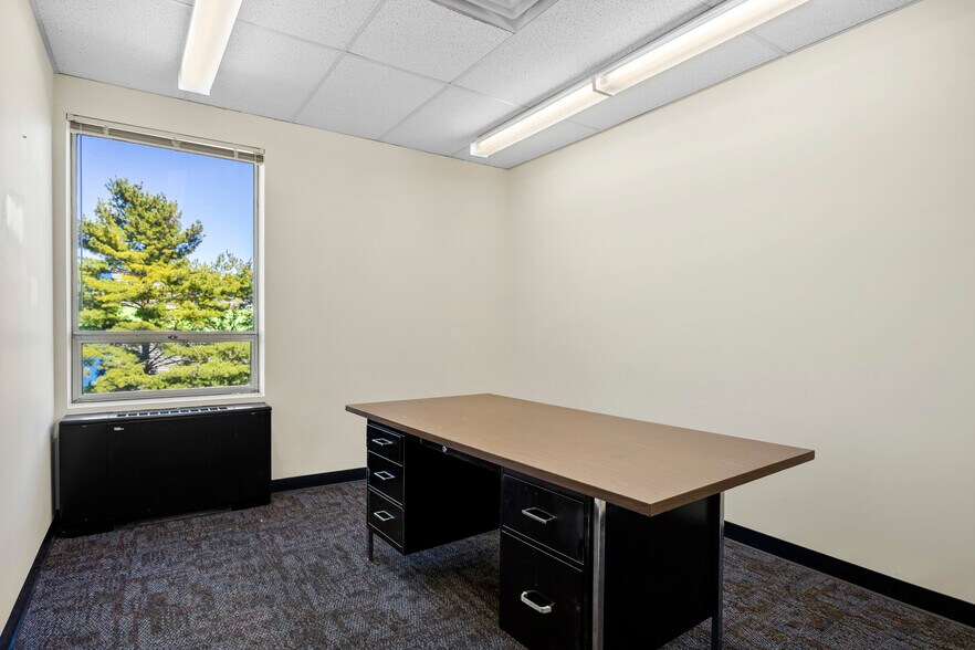More Photos Of 30-32 N Russell Rd, Albany Office For Sale
