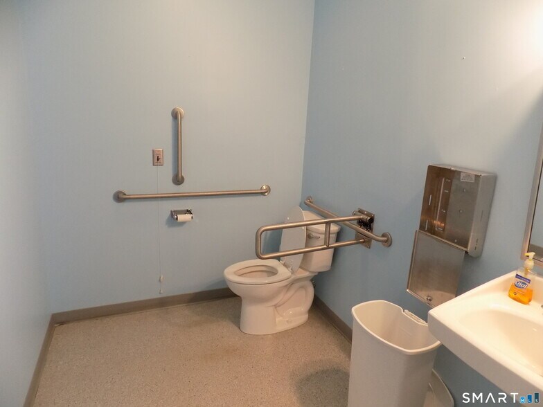 More Photos Of 85 Beleden Gardens Dr, Bristol Medical For Sale