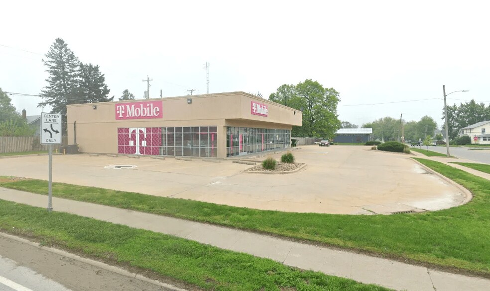 More Photos Of 812 A Ave, Oskaloosa General Retail For Lease