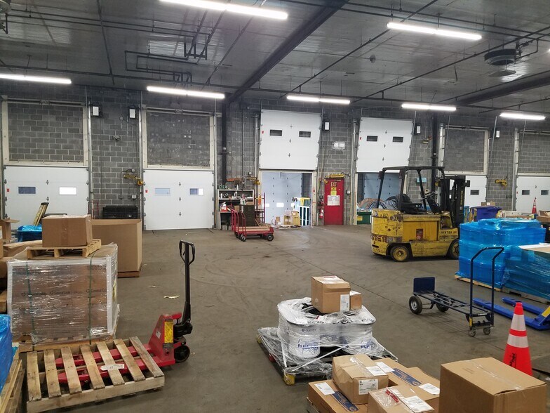 More Photos Of 1 Horseshoe Pond Ln, Concord Light Distribution For Sale