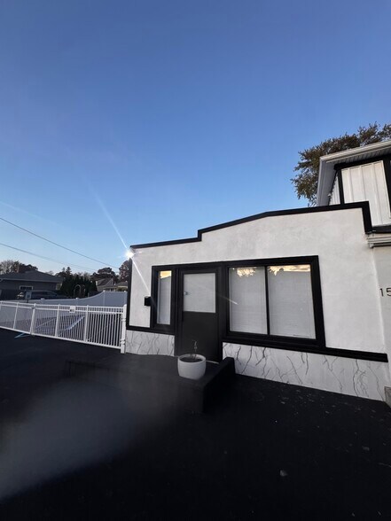 Primary Photo Of 150 N Delaware Ave, Lindenhurst Storefront Retail Residential For Lease