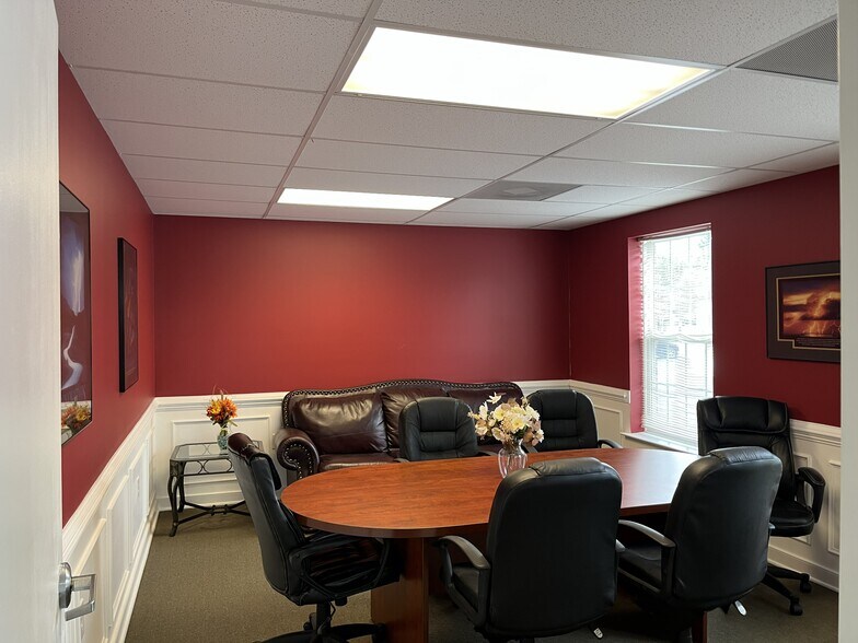 More Photos Of 10712 Ballantraye Dr, Fredericksburg Office Residential For Lease