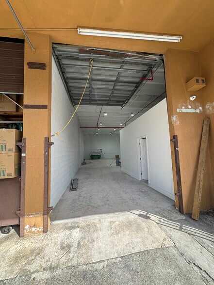 More Photos Of 6997 NW 50th St, Miami Warehouse For Lease
