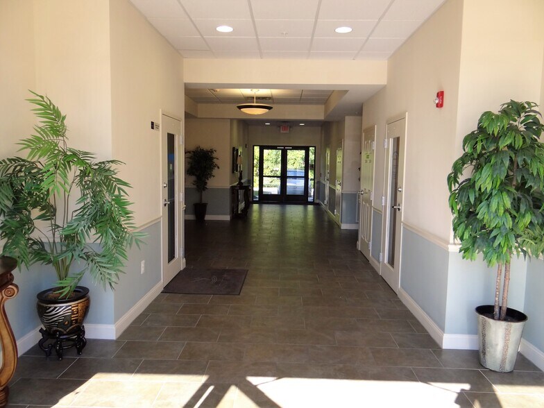 More Photos Of 260 Knowles Ave, Southampton Office For Lease