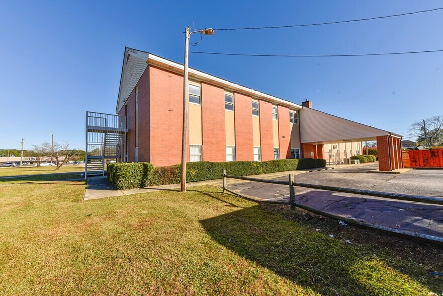 More Photos Of 3901 Raeford Rd, Fayetteville Religious Facility For Lease