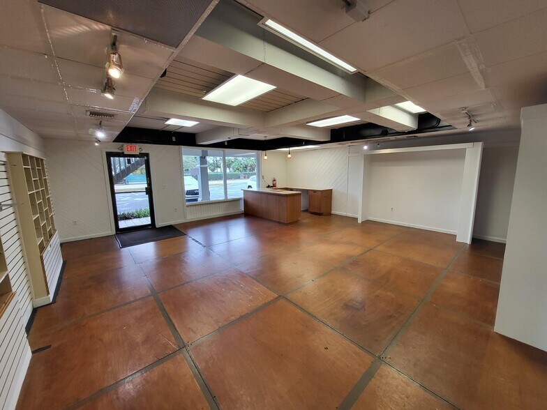 More Photos Of 1930 Park Meadows Dr, Fort Myers Office For Lease