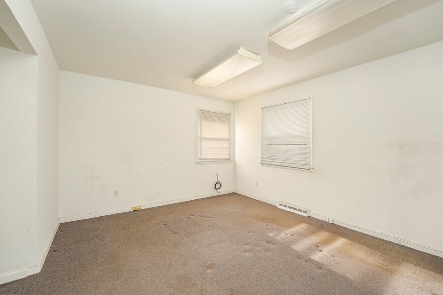 More Photos Of 98 New Rd, Somers Point Showroom For Sale