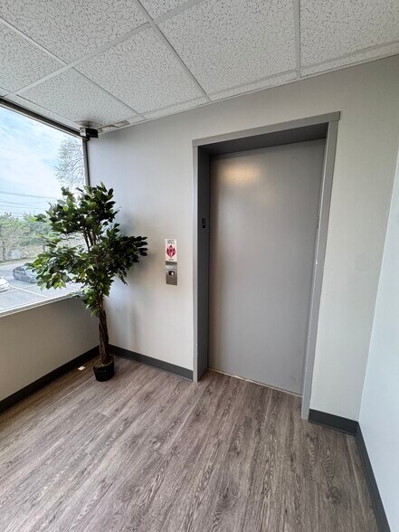 More Photos Of 10 Russell Rd, Albany Office For Sale