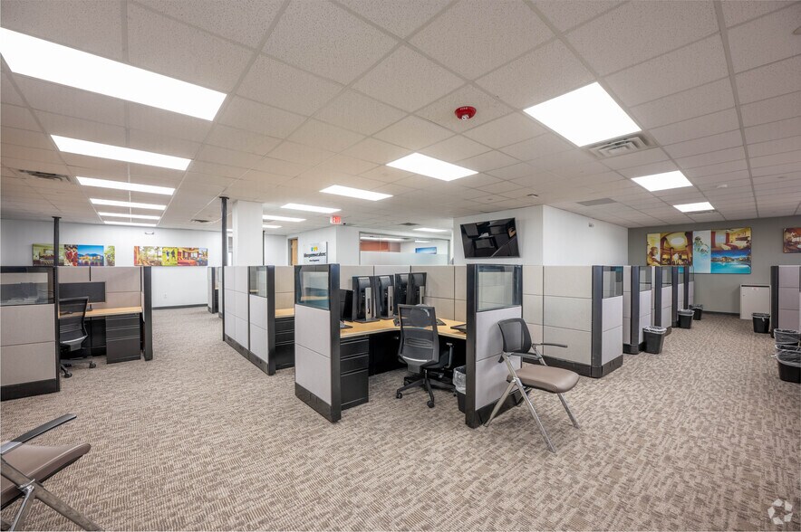 More Photos Of 3905 Vincennes Rd, Indianapolis Office For Sale
