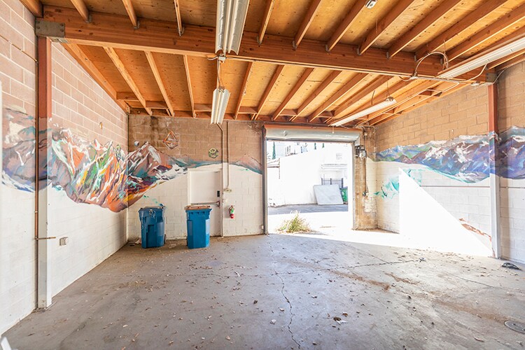 More Photos Of 2414 16th St, Sacramento Office For Sale