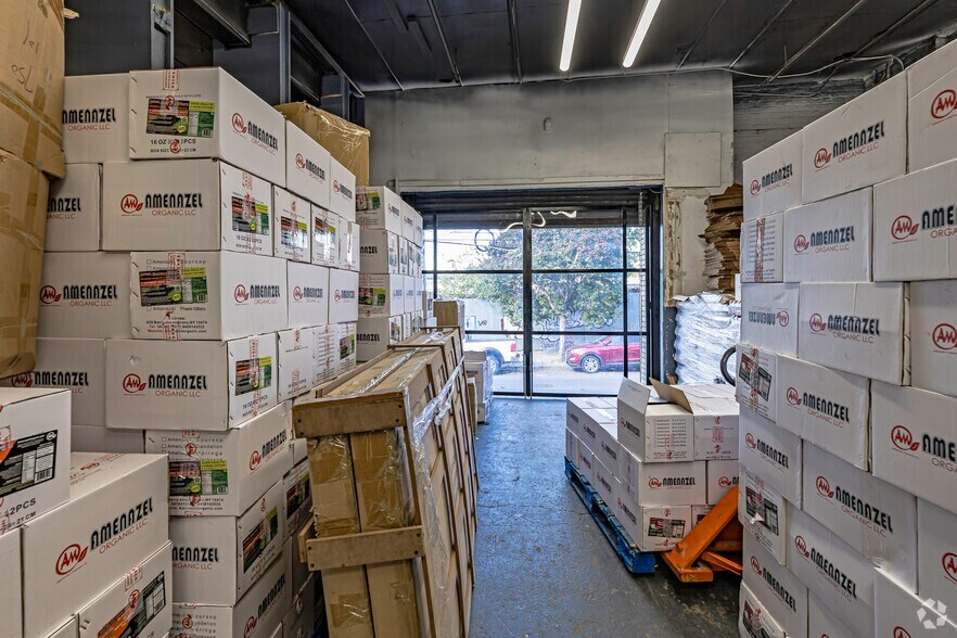More Photos Of 830 Barry St, Bronx Warehouse For Lease