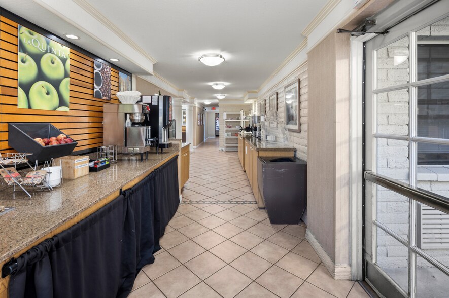 More Photos Of 911 S 48th St, Tempe Hotel For Sale