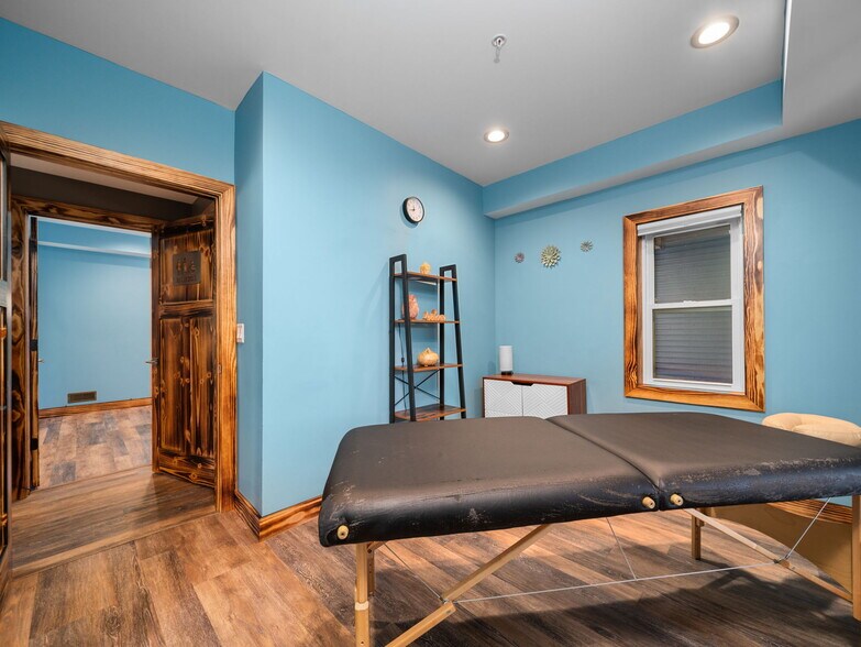 More Photos Of 1323 Cass St, Traverse City Flex For Sale