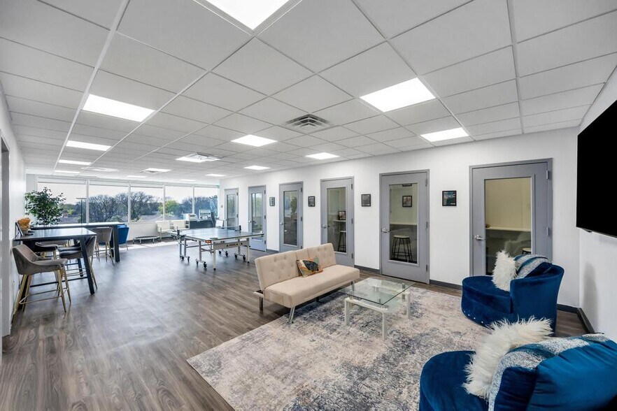 More Photos Of 1 Old Country Rd, Carle Place Office For Lease