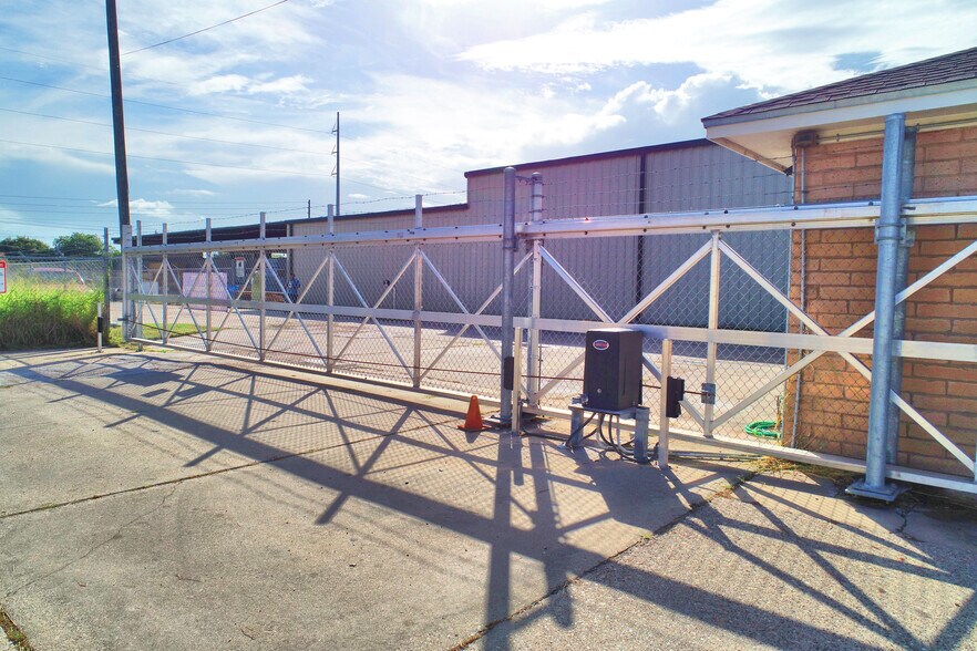 More Photos Of 5849 Holly Rd, Corpus Christi Self Storage For Sale