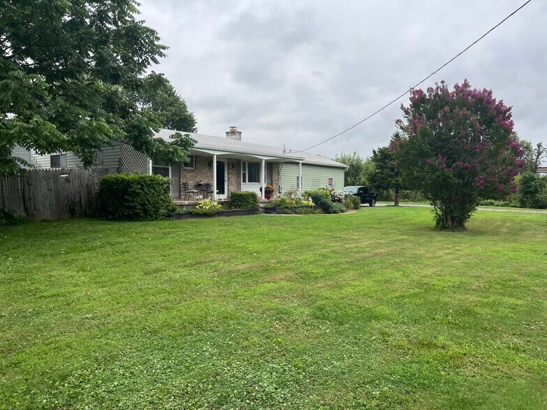 More Photos Of 135 Hanover Pike, Hampstead Flex For Sale