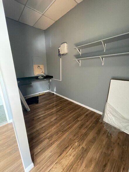 More Photos Of 135-153 Mineola Ave, Roslyn Heights Storefront Retail Office For Lease