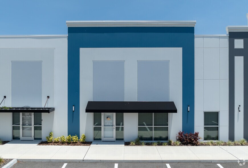 More Photos Of 7906 Kingspointe Pky, Orlando Unknown For Lease