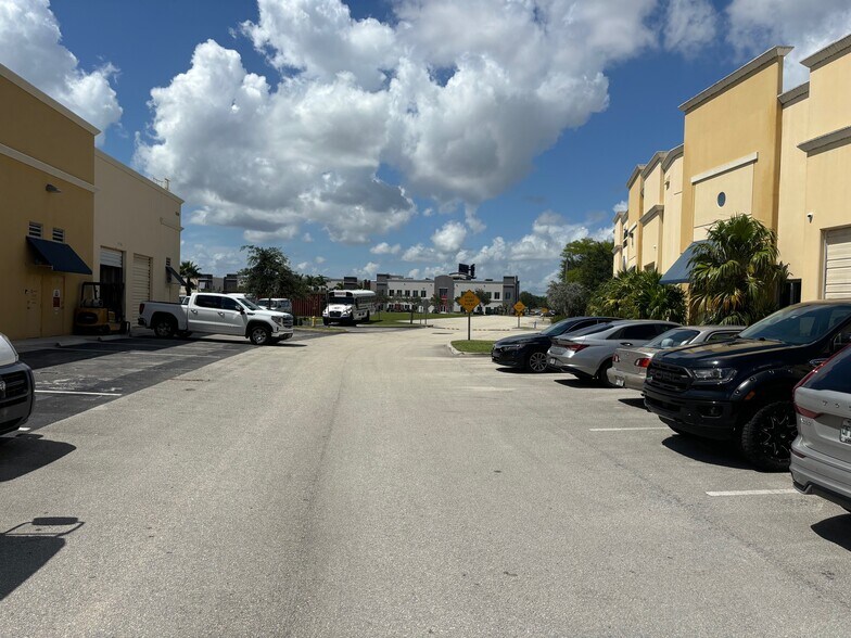 More Photos Of 10376 W State Road 84, Davie Warehouse For Lease