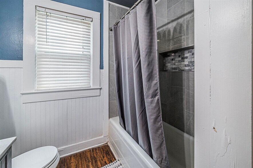 More Photos Of 1128 Magnolia St, Bowling Green Office Residential For Sale