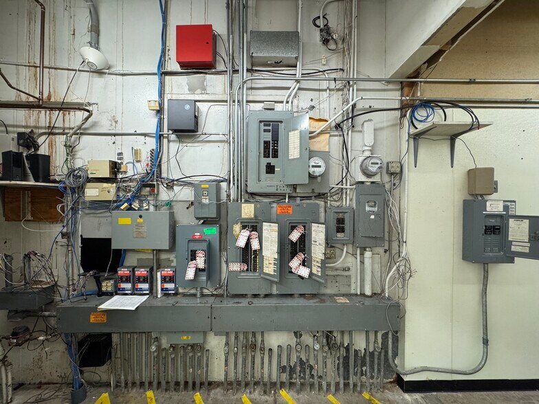 More Photos Of 5450 Monona Dr, Madison Service Station For Sale