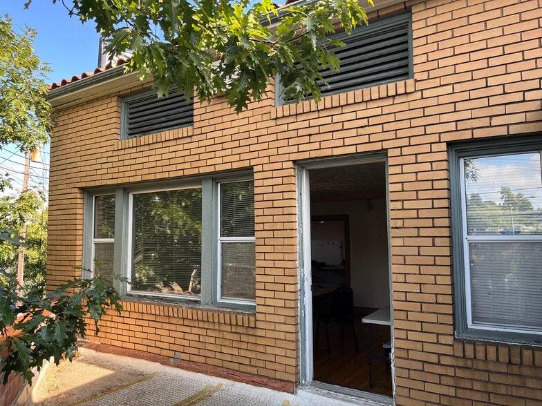 More Photos Of 3121 Broadway, Sacramento Storefront Retail Residential For Sale