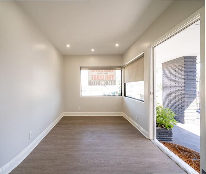 More Photos Of 10724 Riverside Dr, North Hollywood Medical For Lease