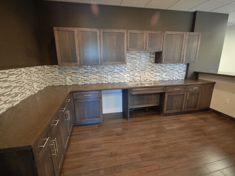 More Photos Of 2255 Wealthy St SE, Grand Rapids Unknown For Lease