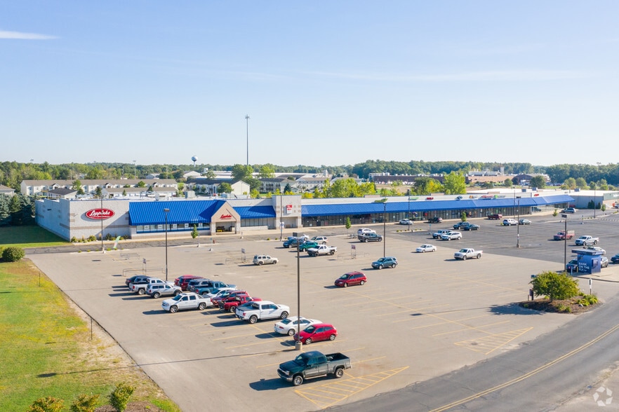 More Photos Of 147-193 W River Valley Dr, Newaygo Storefront For Lease