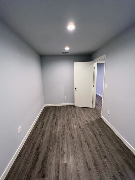 More Photos Of 12990 Branford St, Pacoima Warehouse For Lease