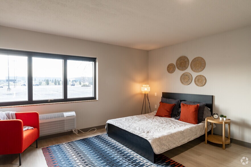 More Photos Of 34911 Van Dyke Ave, Sterling Heights Apartments For Lease